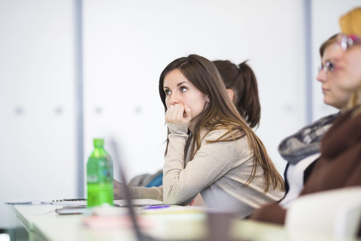 10-tips-for-when-youre-feeling-homesick-in-college1200x800.jpg