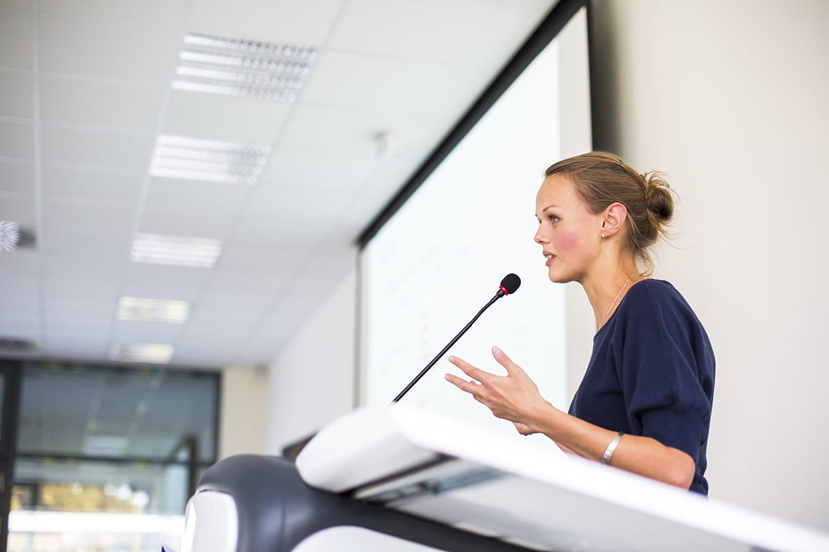 10-ways-to-get-over-your-fear-of-public-speaking-1200x800.jpg