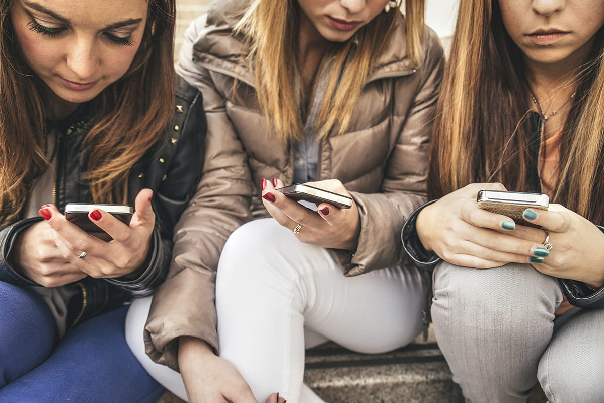 17-texts-all-girls-have-sent-to-their-best-friends-1200x800.jpg