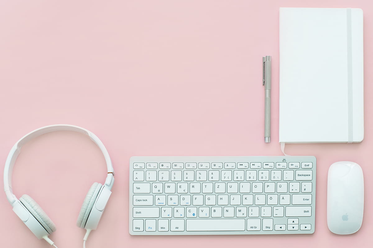 4-podcasts-to-listen-to-if-youre-entering-the-real-world1200x800.jpg