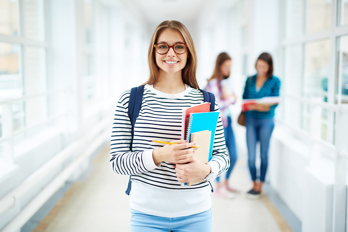 4-ways-to-stay-in-touch-with-high-school-friends-1200x800.jpg