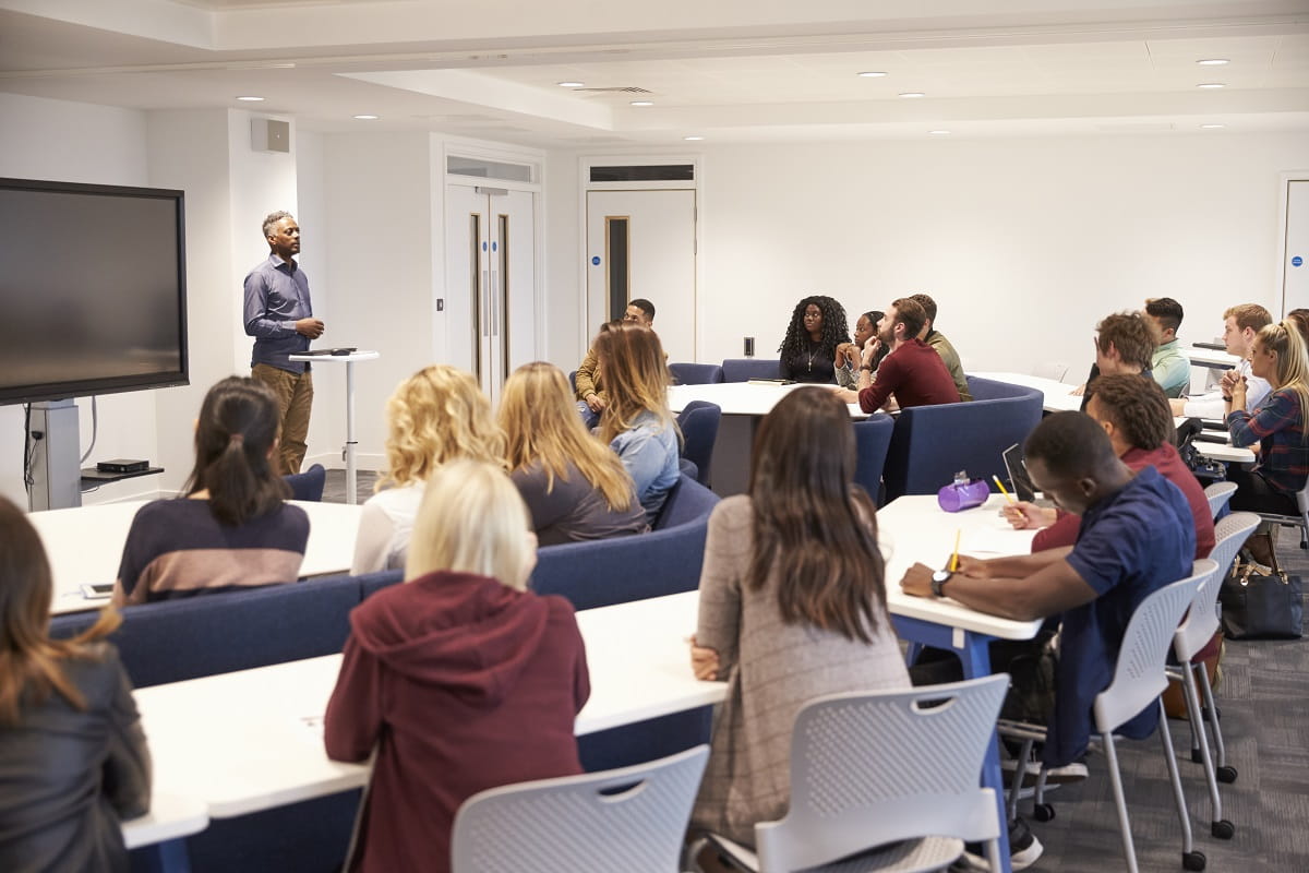 5-myths-about-community-college-you-probably-believe1200x800.jpg