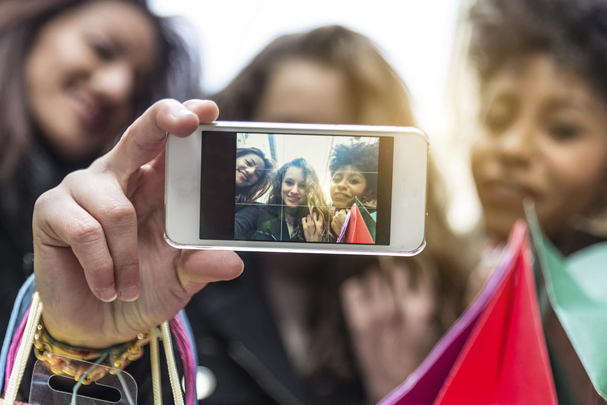 5-types-of-people-youre-facebook-friends-with-1200x800.jpg