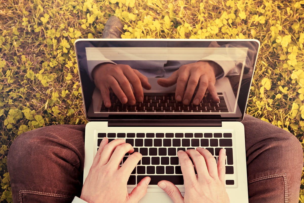 7-things-to-remember-when-emailing-your-professor1200x800.jpg