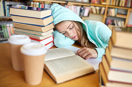 5 lies every college student tells themselves during finals week 